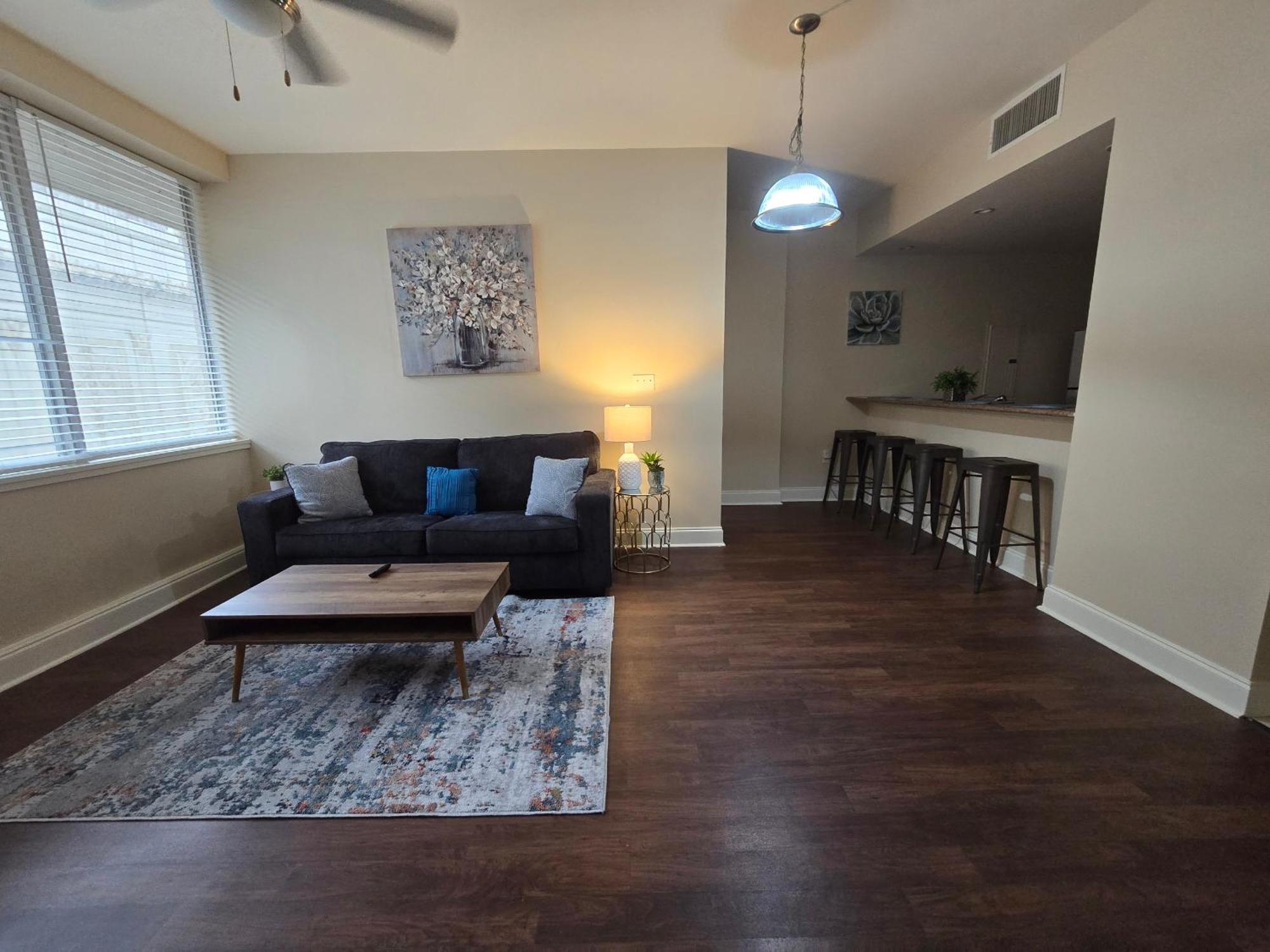 Amazing Condos Beautiful View 2 Blocks To French Quarter, Small Rooftop Pool, Gym, Seanger Theater, Super Dome, And Bourbon St Ню Орлиънс Стая снимка
