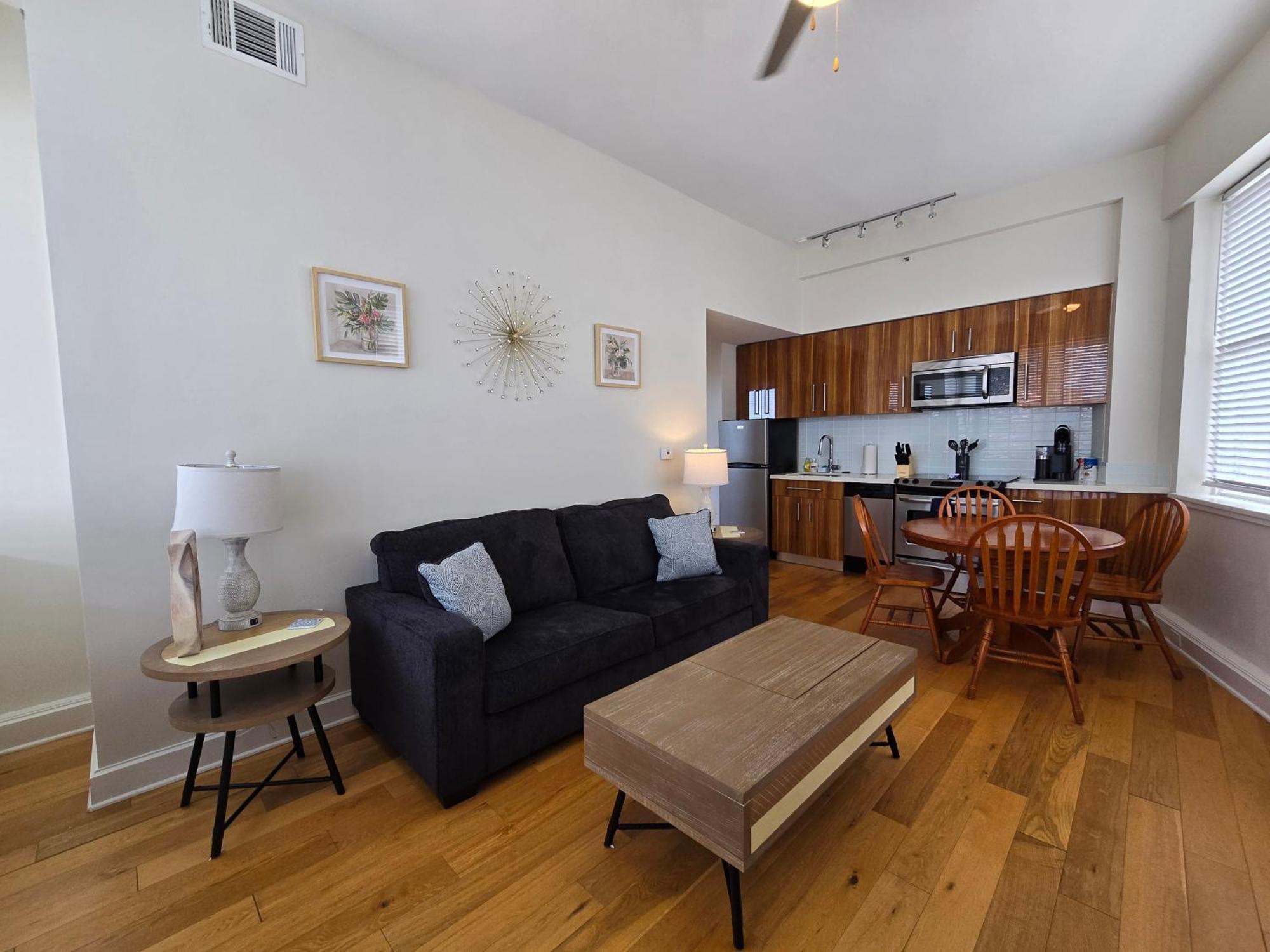 Amazing Condos Beautiful View 2 Blocks To French Quarter, Small Rooftop Pool, Gym, Seanger Theater, Super Dome, And Bourbon St Ню Орлиънс Стая снимка