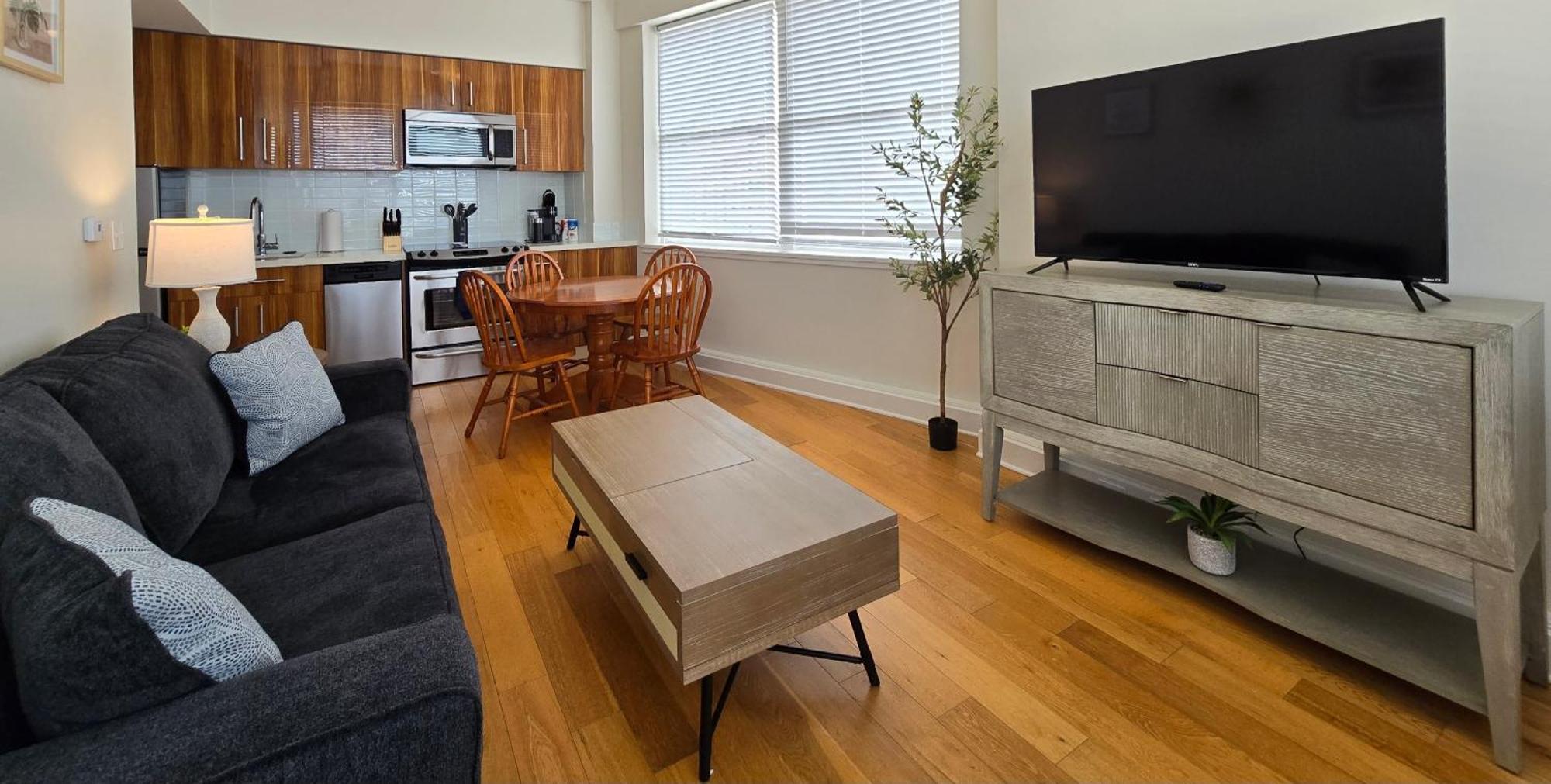Amazing Condos Beautiful View 2 Blocks To French Quarter, Small Rooftop Pool, Gym, Seanger Theater, Super Dome, And Bourbon St Ню Орлиънс Стая снимка