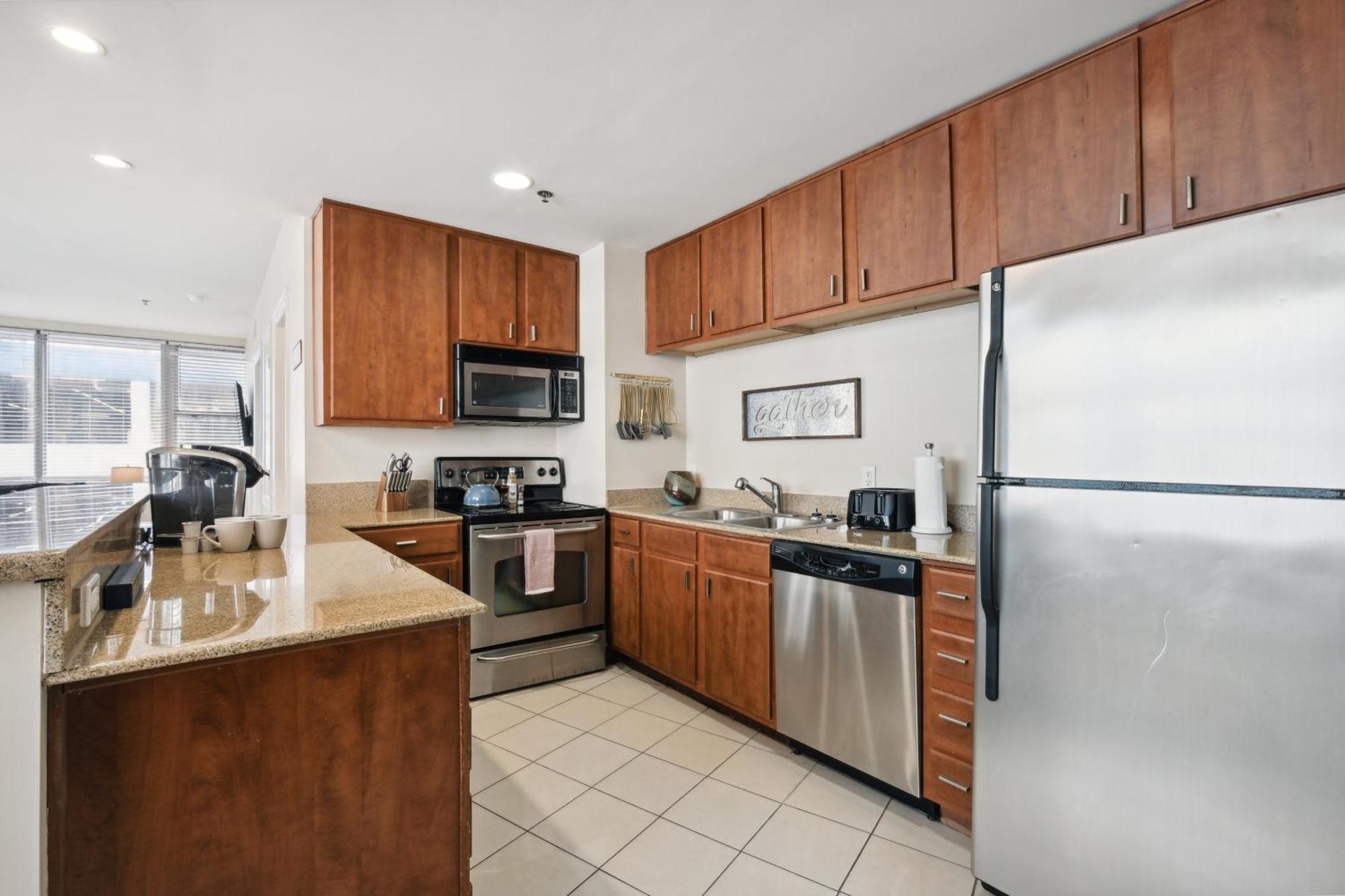 Amazing Condos Beautiful View 2 Blocks To French Quarter, Small Rooftop Pool, Gym, Seanger Theater, Super Dome, And Bourbon St Ню Орлиънс Стая снимка
