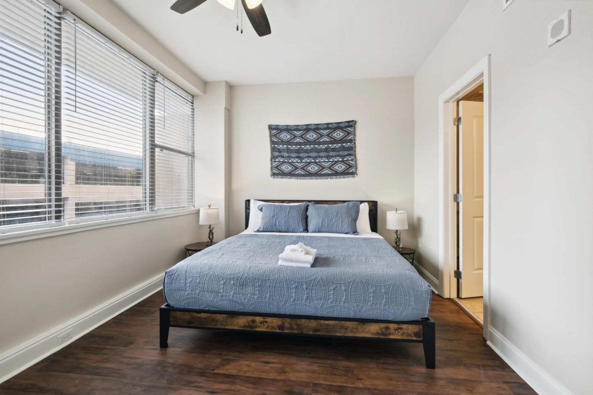 Amazing Condos Beautiful View 2 Blocks To French Quarter, Small Rooftop Pool, Gym, Seanger Theater, Super Dome, And Bourbon St Ню Орлиънс Стая снимка