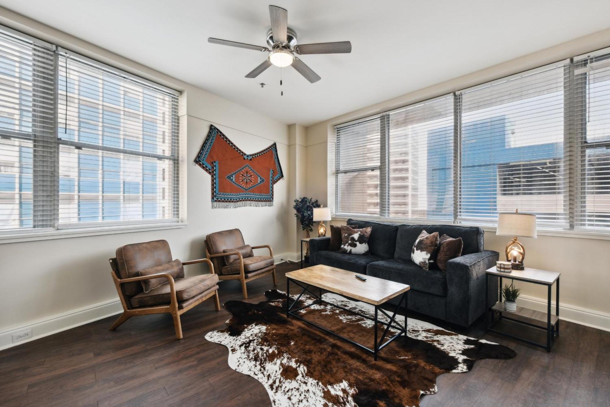 Amazing Condos Beautiful View 2 Blocks To French Quarter, Small Rooftop Pool, Gym, Seanger Theater, Super Dome, And Bourbon St Ню Орлиънс Стая снимка