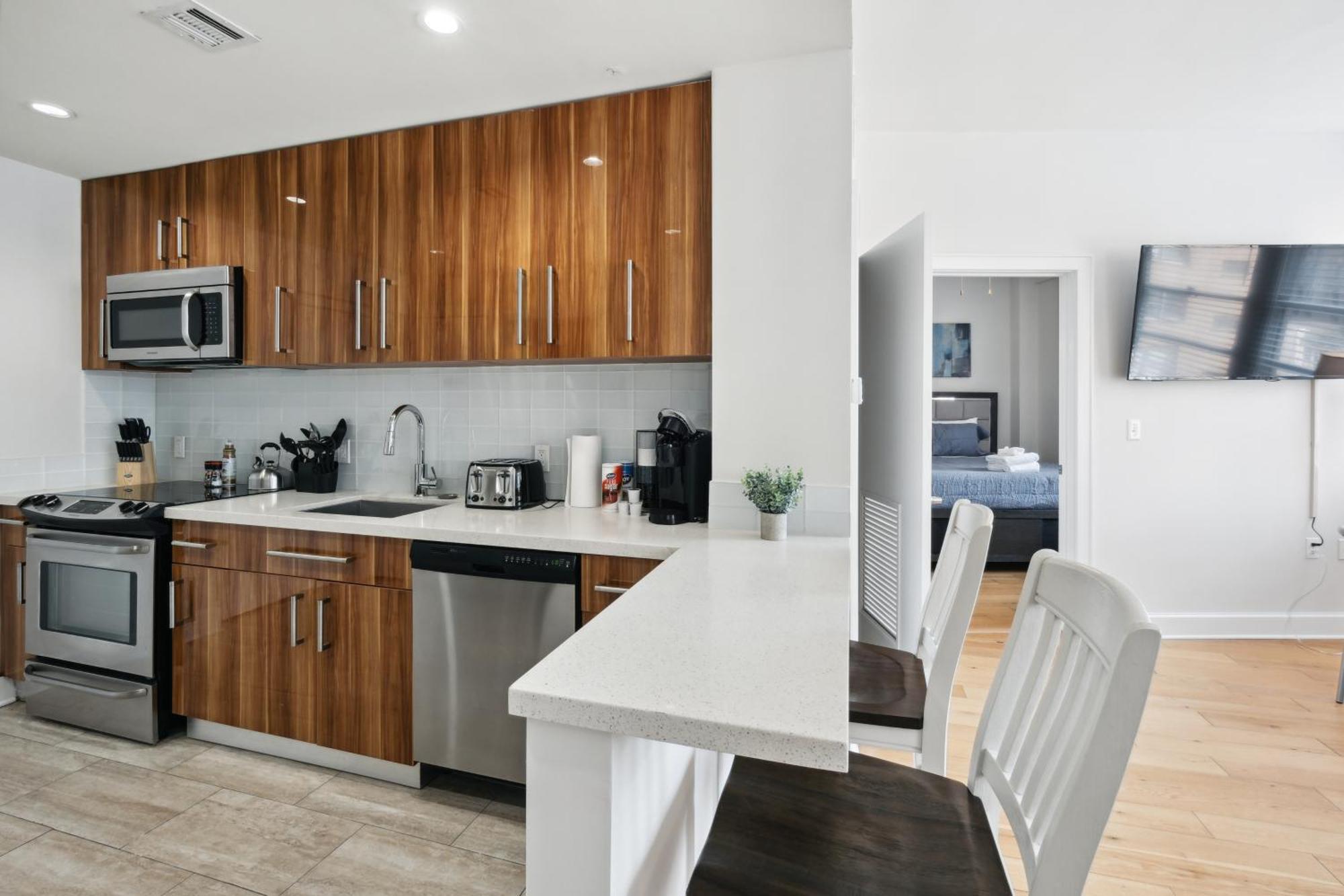 Amazing Condos Beautiful View 2 Blocks To French Quarter, Small Rooftop Pool, Gym, Seanger Theater, Super Dome, And Bourbon St Ню Орлиънс Стая снимка