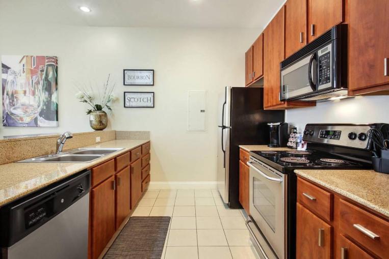 Amazing Condos Beautiful View 2 Blocks To French Quarter, Small Rooftop Pool, Gym, Seanger Theater, Super Dome, And Bourbon St Ню Орлиънс Екстериор снимка