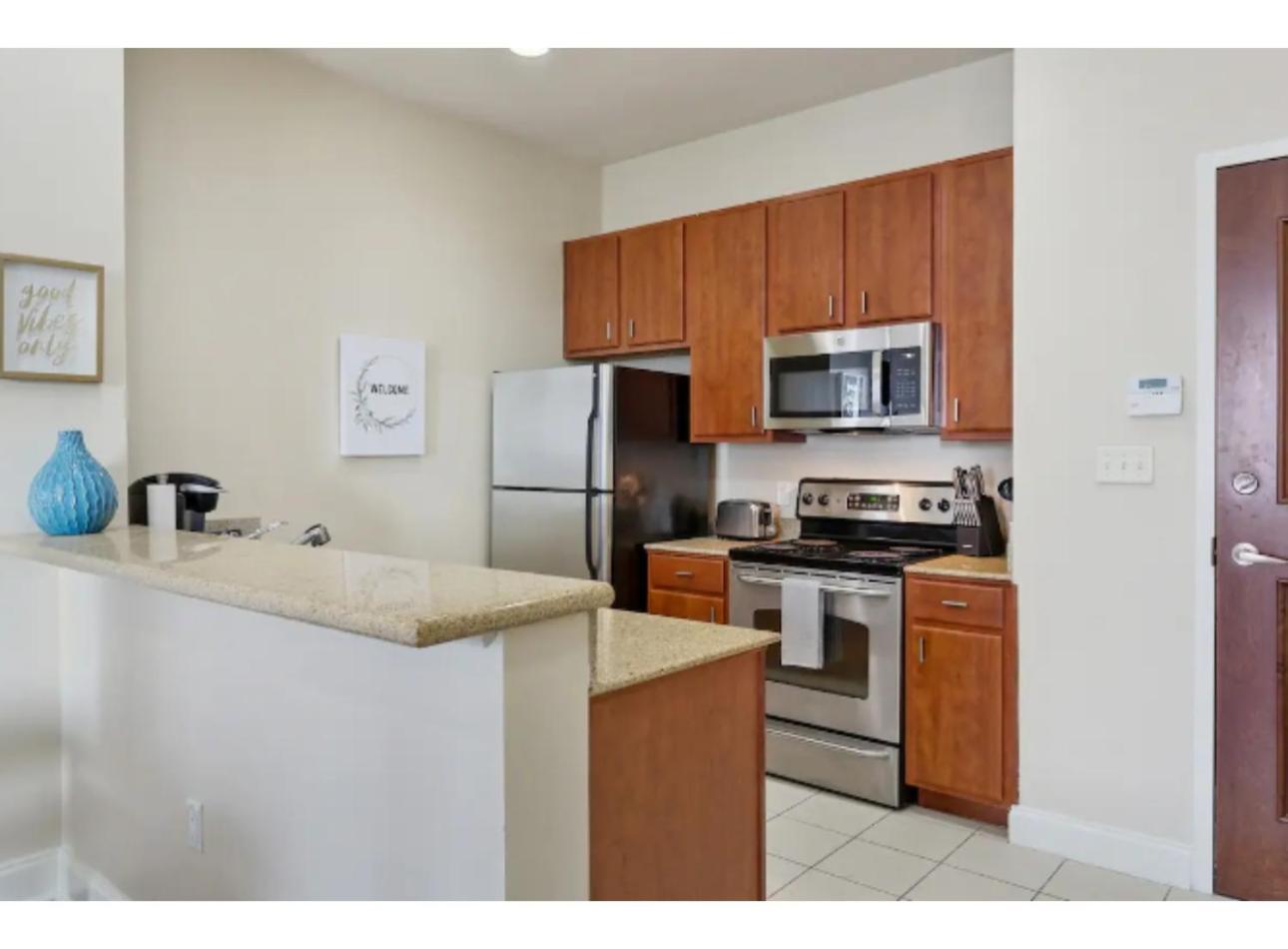 Amazing Condos Beautiful View 2 Blocks To French Quarter, Small Rooftop Pool, Gym, Seanger Theater, Super Dome, And Bourbon St Ню Орлиънс Стая снимка