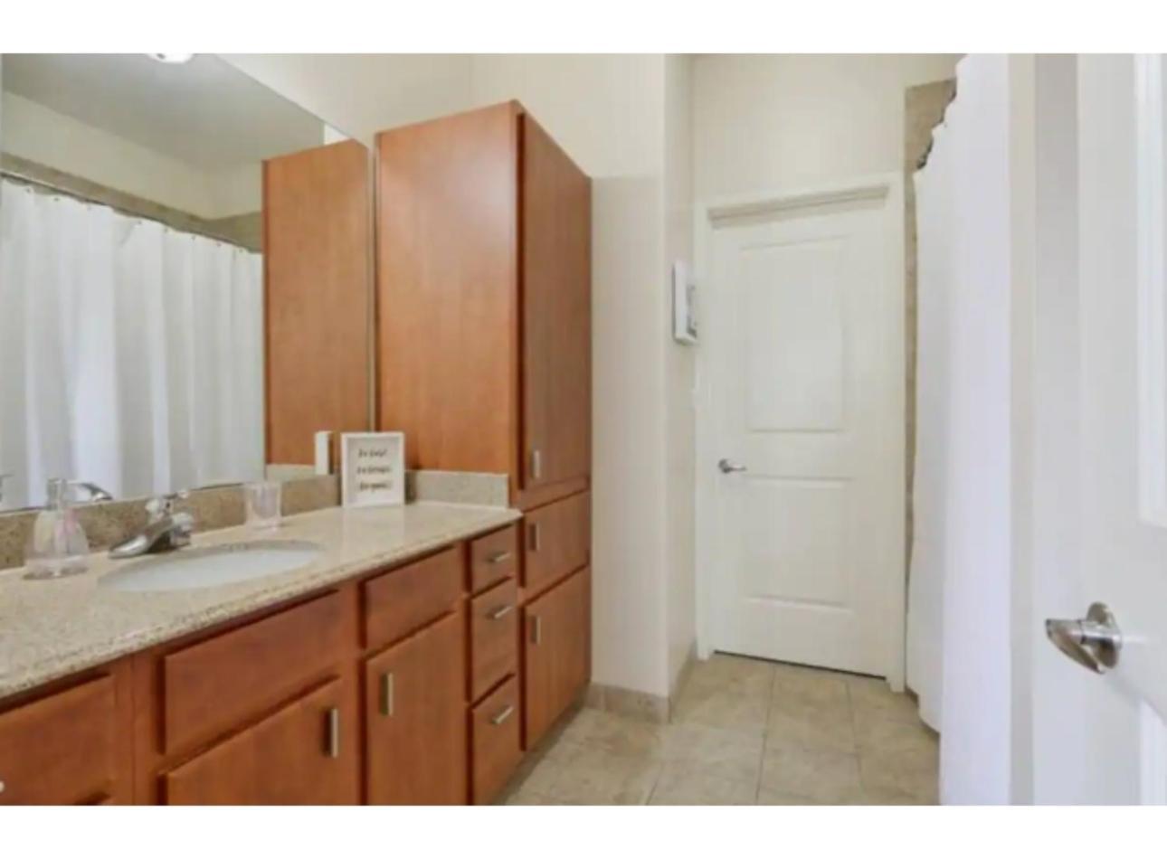 Amazing Condos Beautiful View 2 Blocks To French Quarter, Small Rooftop Pool, Gym, Seanger Theater, Super Dome, And Bourbon St Ню Орлиънс Стая снимка