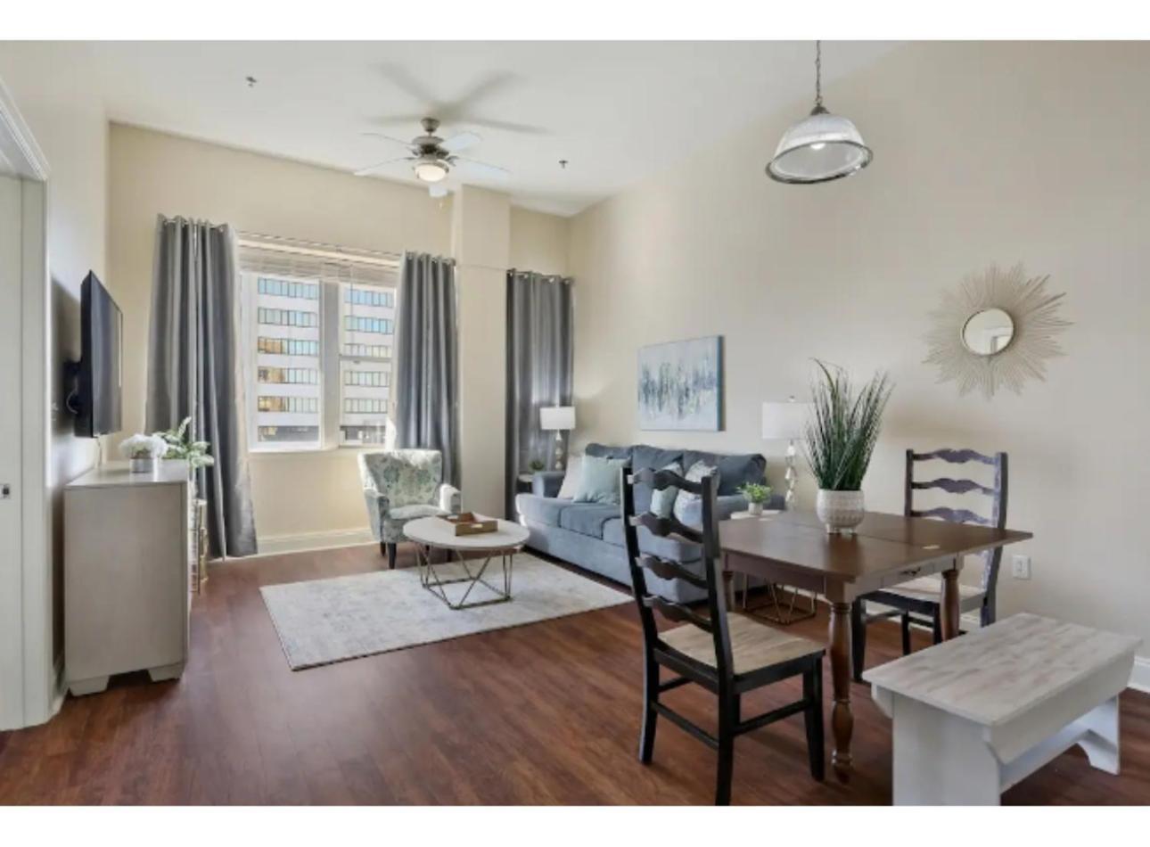 Amazing Condos Beautiful View 2 Blocks To French Quarter, Small Rooftop Pool, Gym, Seanger Theater, Super Dome, And Bourbon St Ню Орлиънс Стая снимка