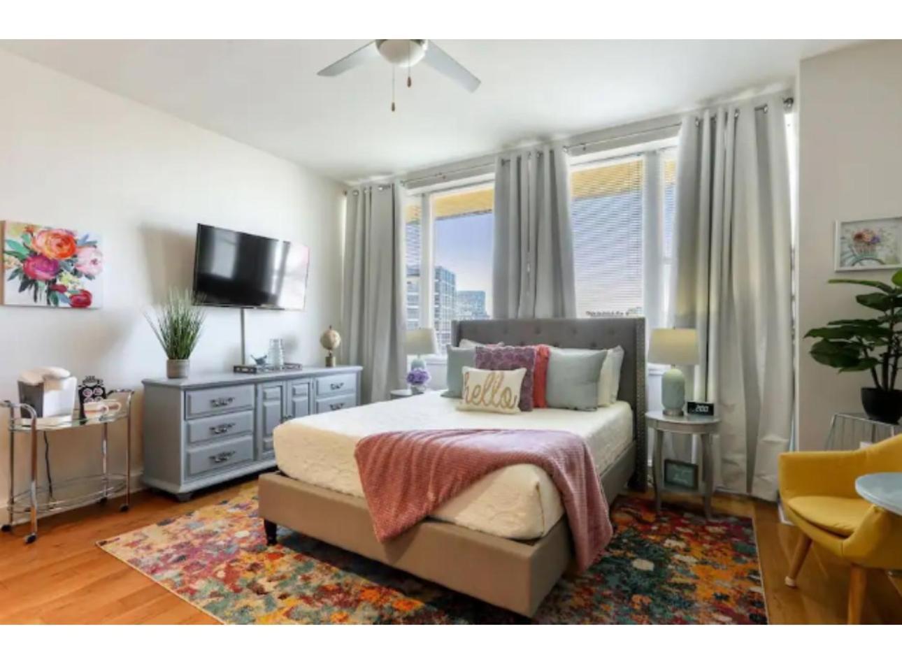 Amazing Condos Beautiful View 2 Blocks To French Quarter, Small Rooftop Pool, Gym, Seanger Theater, Super Dome, And Bourbon St Ню Орлиънс Стая снимка