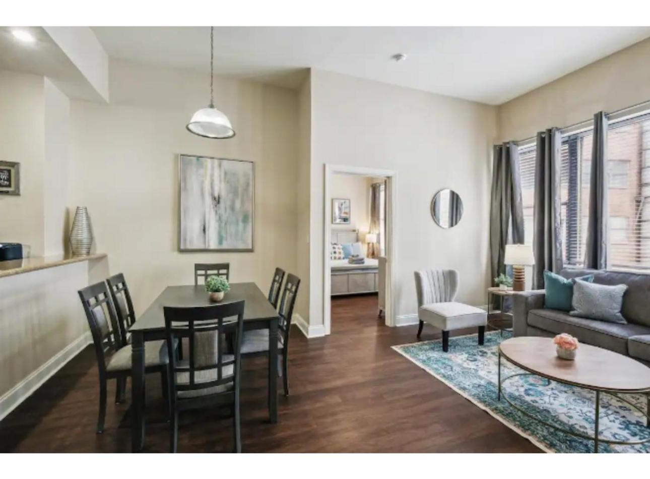Amazing Condos Beautiful View 2 Blocks To French Quarter, Small Rooftop Pool, Gym, Seanger Theater, Super Dome, And Bourbon St Ню Орлиънс Стая снимка