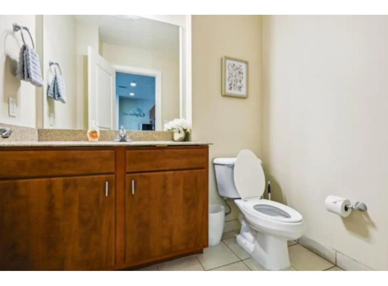 Amazing Condos Beautiful View 2 Blocks To French Quarter, Small Rooftop Pool, Gym, Seanger Theater, Super Dome, And Bourbon St Ню Орлиънс Стая снимка