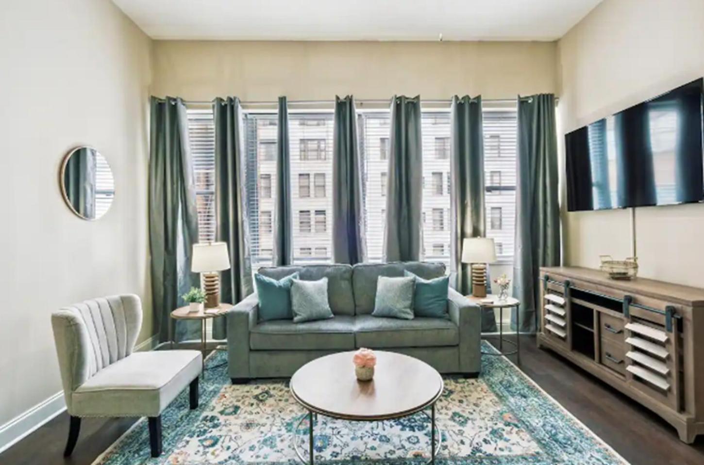 Amazing Condos Beautiful View 2 Blocks To French Quarter, Small Rooftop Pool, Gym, Seanger Theater, Super Dome, And Bourbon St Ню Орлиънс Стая снимка
